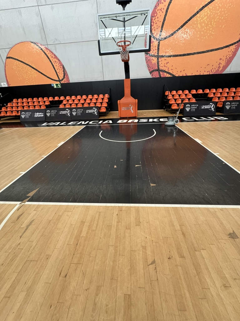 Pista de Valencia Basket tras la restauración