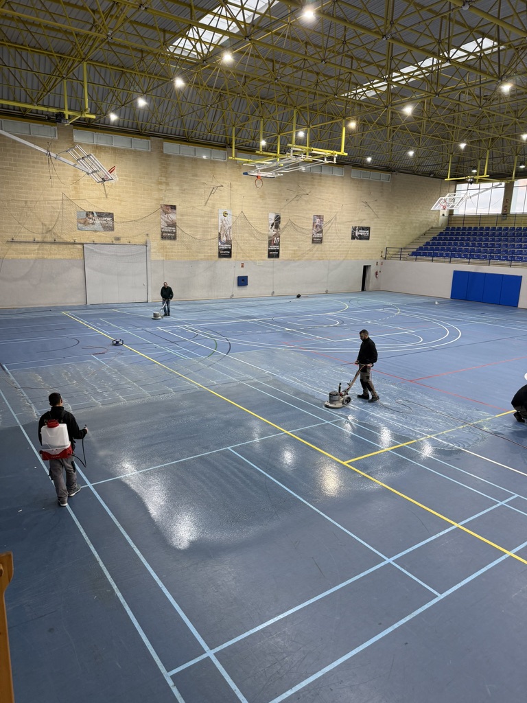 Mantenimiento de pavimento deportivo